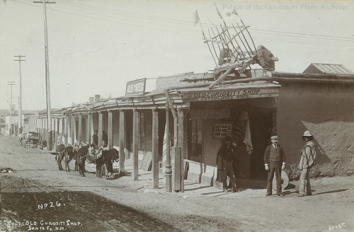 pogphotoarchives:Gold’s Old Curiosity Shop, San Francisco Street, Santa Fe, New MexicoPhotographer: 