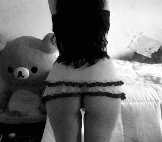 vampkittie:         *:･ﾟ｡ meet me in the pale moonlight !! *ੈ✩‧₊˚