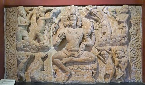 Sculpture ofBrahma at Hucchappayya Gudi at Aihole (600s AD).The Hindu godBrahma is depicted with fou