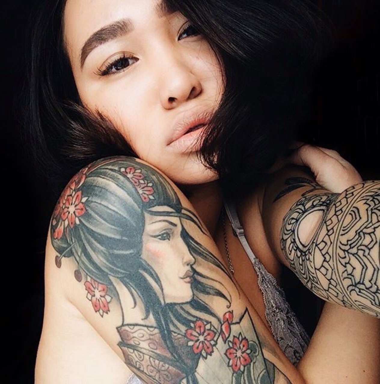 tattooedgirlss:  IG: @doshka_do