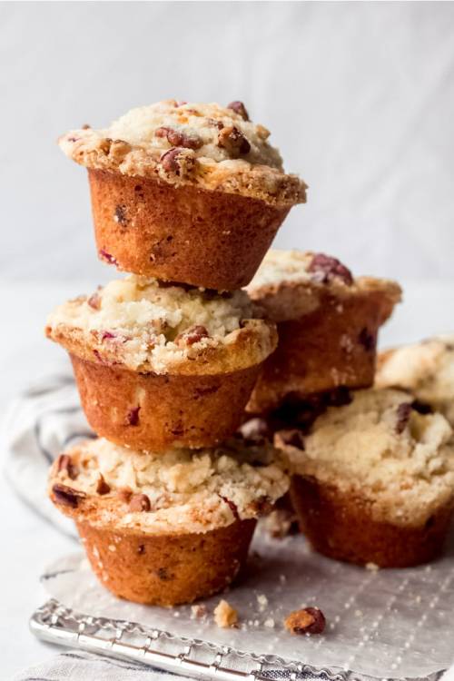 pinterestfoodie1992: eggnog cranberry muffins