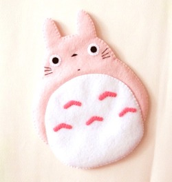 cinnamocci:  pink totoro felt case 