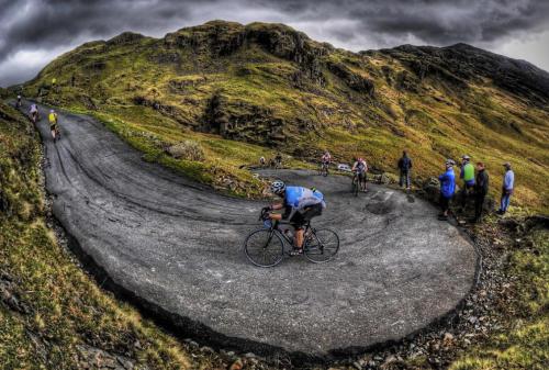 asturiasbike:  Algunas de las escaladas ciclistas más duras del mundo #asturiasbike www.redbu