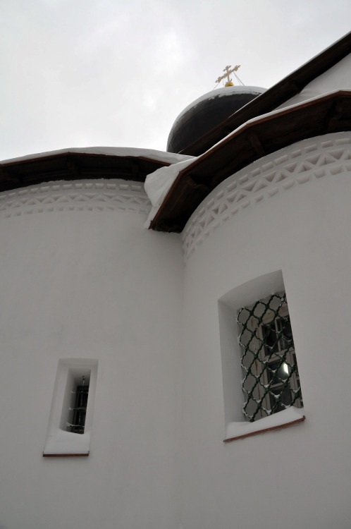 Svyatogorsky Monastery, Pushkinskiye Gory (1569).Alexander Pushkin is buried in there.