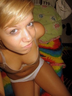 selfshotlord:  Check out more hot teen selfshots here.