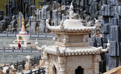 arjuna-vallabha:Temple of Death at Larung Gar in China, a place for Sky Burial