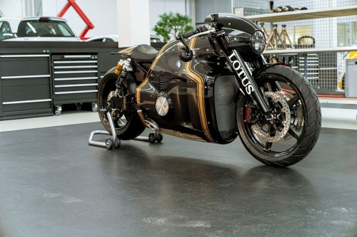 Lotus C-01 superbikes. (via World Exclusive: Lotus C-01 superbikes ready to roll | MCN) More bikes h