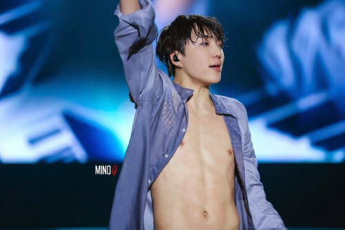 thekoreanbigbang:  150117 Seungyoon at WWIC 2015 in Shanghai DO NOT EDIT : Source: MINOQ_@weibo 