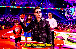 robertdowney:  Robert Downey, Jr. giving his words of wisdom to kids at at the 27th Kids Choice Awards, March 29, 2014. [x] 