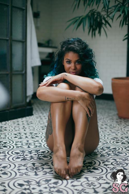 mrandmrseventwofive:  Annemarie, Body Electric, photographed by Puffin-From Mr.