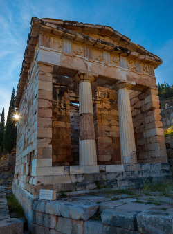 wanderlustav:The Delphi Archaeological Site I have visited various archeological sites in Turkey (modern-day Anatolia), and it only feeds my lust for discovering ancient sites. I crossed over from Turkey and made my way to the foot of Mount Parnassus