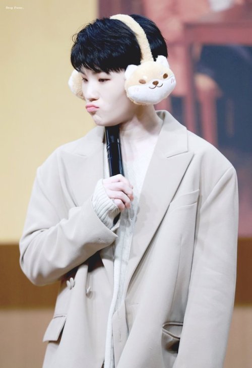 wooziupdates: © deep focus | 190208 TCC Center Fansign [1]