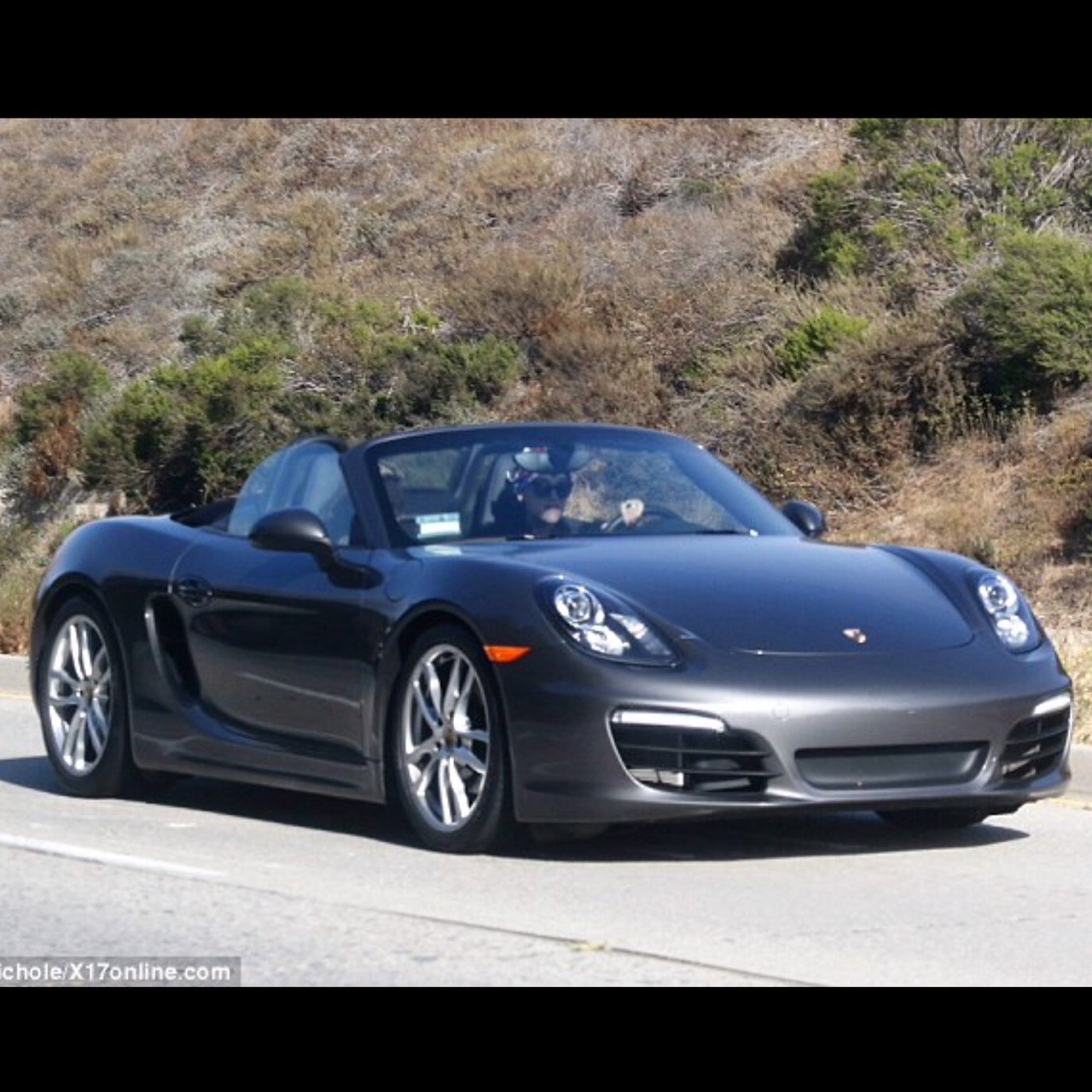 thegestianpoet: filstvincent:  Annie’s Porsche appreciation post.   Annie and Cara