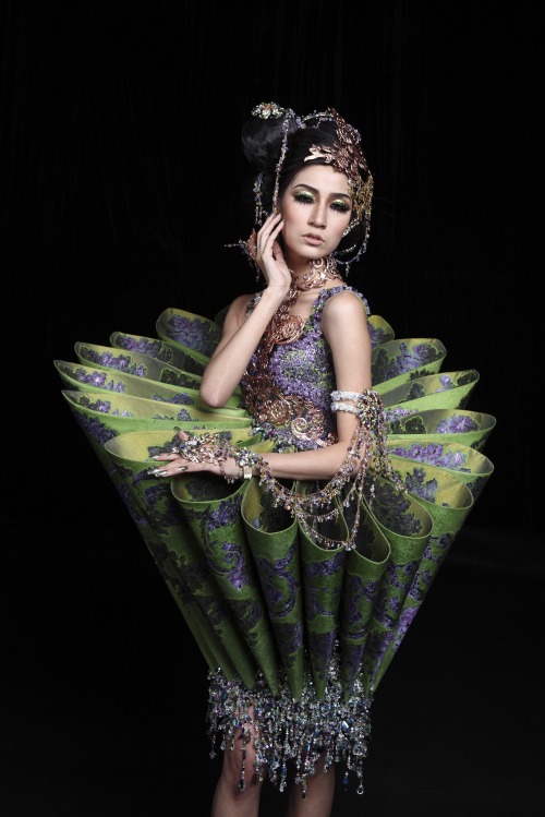 f-l-e-u-r-d-e-l-y-s:Beautiful,The Arabian 1002th Night Guo Pei Haute Couture show 2010