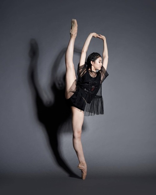 Dancing with her shadow Madison Yeung with Ellison Ballet PTP Photo©️Rachel Neville Photography