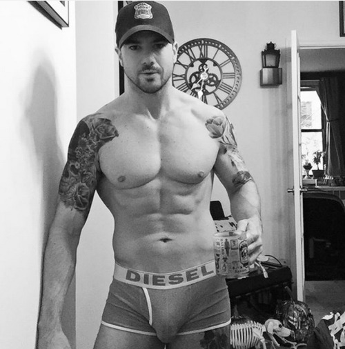 bulge-xlbigdick:  maxiremix:  Joe Putignano   hOt