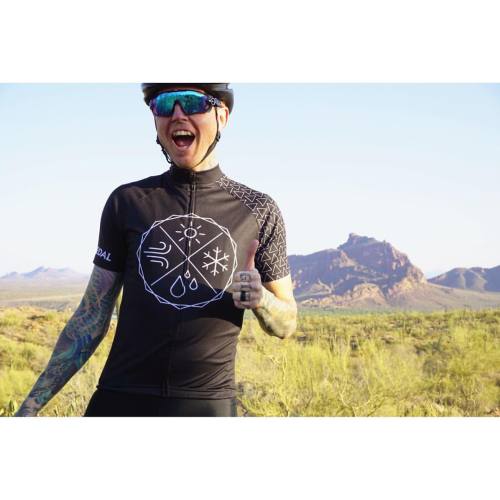 nickwilsonaz:  On a scale of 1 to THUMBS UP how psyched are you that it’s Friday?! #TheHeavyPedal #H