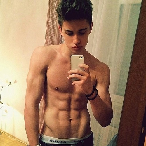 #Wannaseesomecuteboys