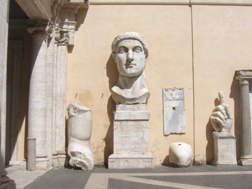 Remnants of Constantine’s statue Or shoud we say Maxentius’… in any case, Capitol