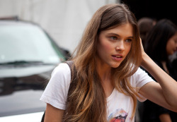 fausses-apparences:  daizylace:  vibelush:  not my photo x  ☯ boho ☾ indie ☼ vintage ☯  Message me if we have similar blogs!! Need more blogs to follow xx 