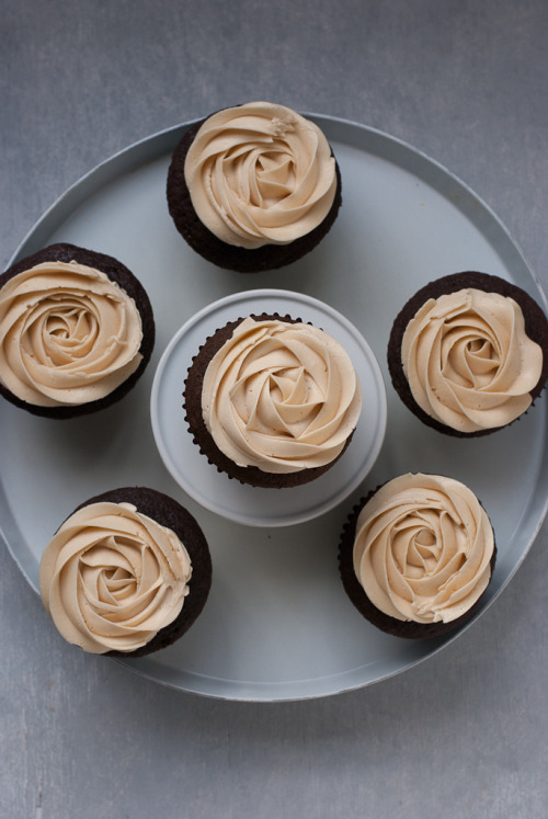 sweetoothgirl:Dark Chocolate Cupcakes with Salted Caramel Buttercream 