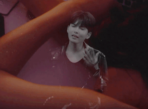 바다 X 려욱_Cosmic_Music VideoSuch a nice collaboration TT Love this song &lt;3