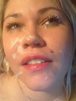 amiesplayground:  I love cum on my face!!!! And he Loves to cum on it! Reblog and like if you want more of me!   Nice pic.