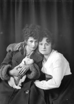 pasttensevancouver:  Two women and a dog, ca. 1925 Source: Photo by Stuart Thomson, City of Vancouver Archives #99-1262