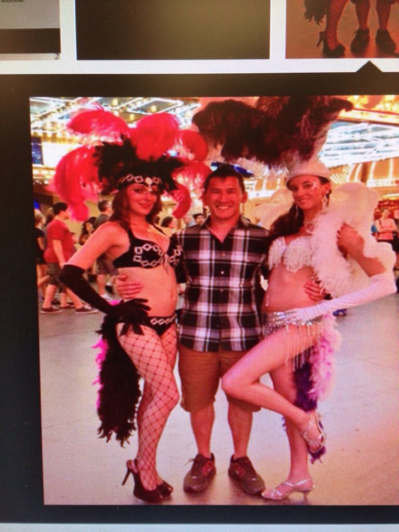 @markiplier since everyone is bring up old photos of you I thought I’d post this
Observe a typical Las Vegas tourist 💁🏽