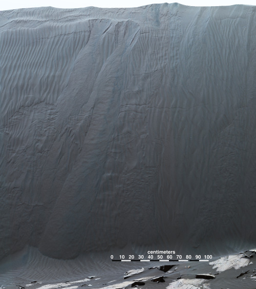 Objects may be larger than they appear. Looking at the leeward side of Namib Dune on Mars. Info