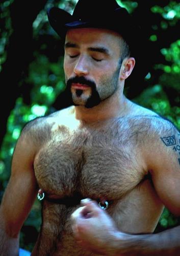 NH Muscle Bear porn pictures