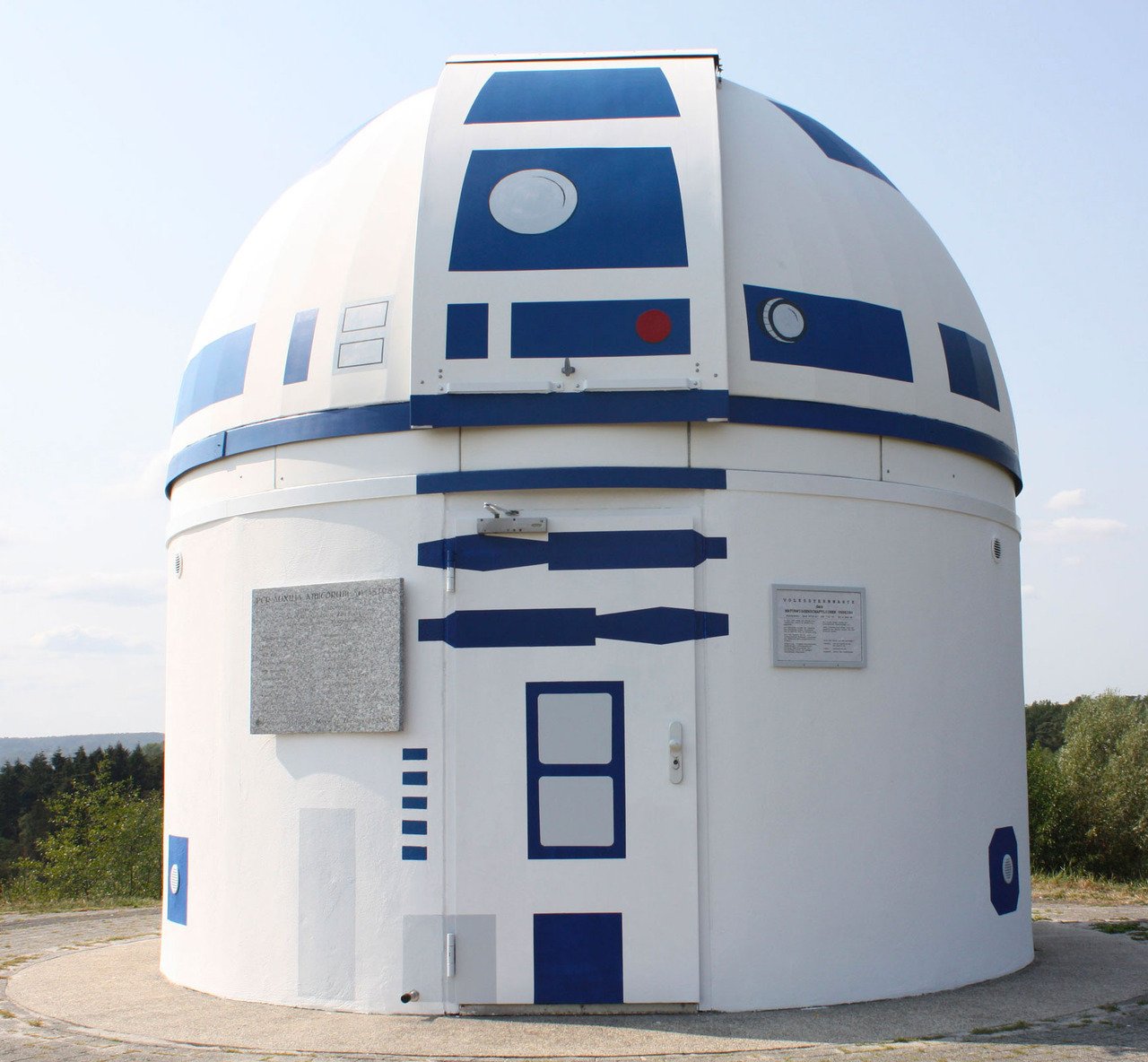 itscolossal:  R2-D2 Appears to Sit on a German Hillside Thanks to a University Observatory’s