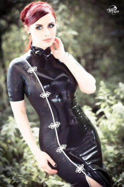 LRCiRL - Latex/Rubber Clothing in Regular Life