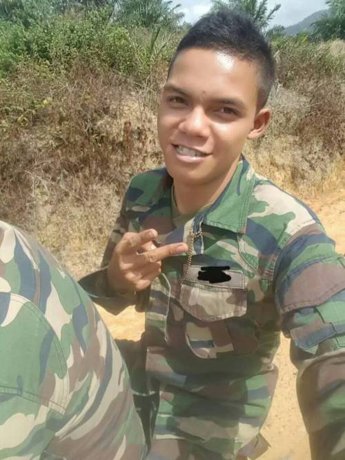saiful393: spyalammaya: Abam askar kem kluang ni. pergh urat dia merembes. nak id ? wechat