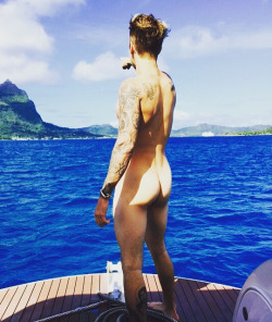 poisonparadise: justinbieber: Look