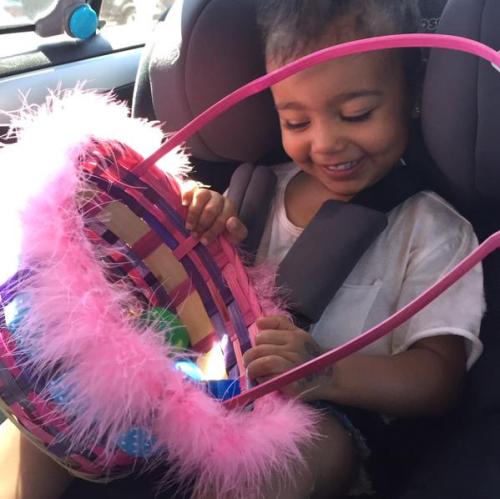 jaanfe: celebritiesofcolor: KimKardashian: Northie was so proud of all of the eggs she found! S
