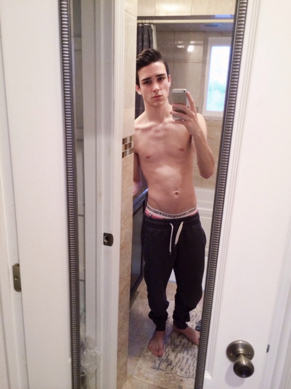 maxwellbarrett:Skinny as shit