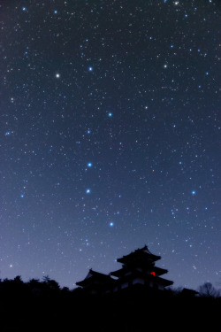 sitoutside:   Big Dipper and the castle   by  SYU*2  