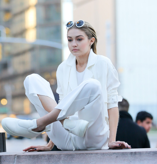 hadidnews:March 29: Gigi on set of a Maybelline photoshoot in New York City  