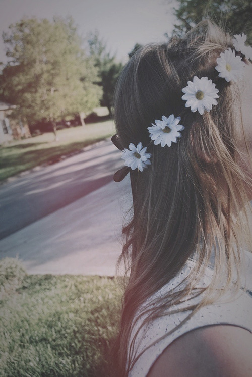 y0u-0bv10usly-l0v3-0r30s:  Girl… on We Heart Ithttp://weheartit.com/entry/110643628/via/ale_darenka