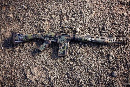 norseminuteman: Bad Ass camo on a shorty FAL.  (Photos from JMac Customs) 