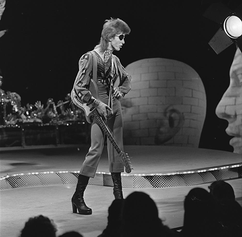 guerrillaoperator:  David Bowie shooting the video for “Rebel Rebel” on TopPop, ‘74.