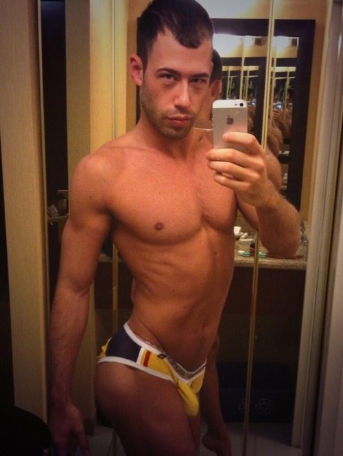 garotocaos:  Brandon Jones