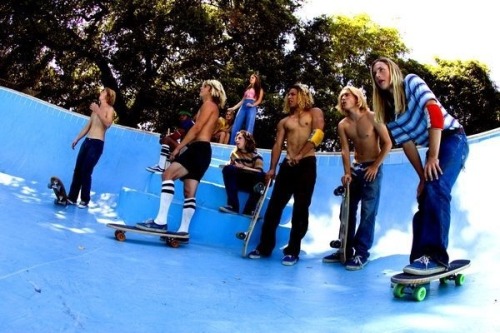 Pool riding in Lords of Dogtown.