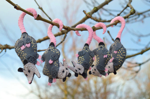 artofmaquenda: I’m so happy with my opossum felt ornaments! All handmade and unique designs! ^