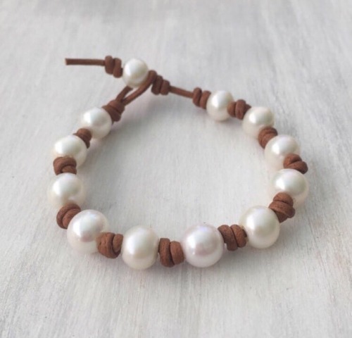 Leather pearl bracelet #bracelets #bracelet #braceletstacks #accessories #wristwear #etsy #etsyselle