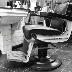 pallmallbarbers:  Retro Barbers chair #HappyFriday 