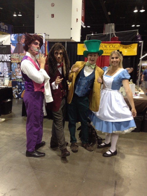 the mad hatter was very in-character and in general people were just so nice!!saturday denver comic 