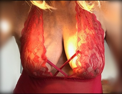 thenobraclub: This beauty jolande.tumblr.com will be our sexy lady of the day tomorrow.