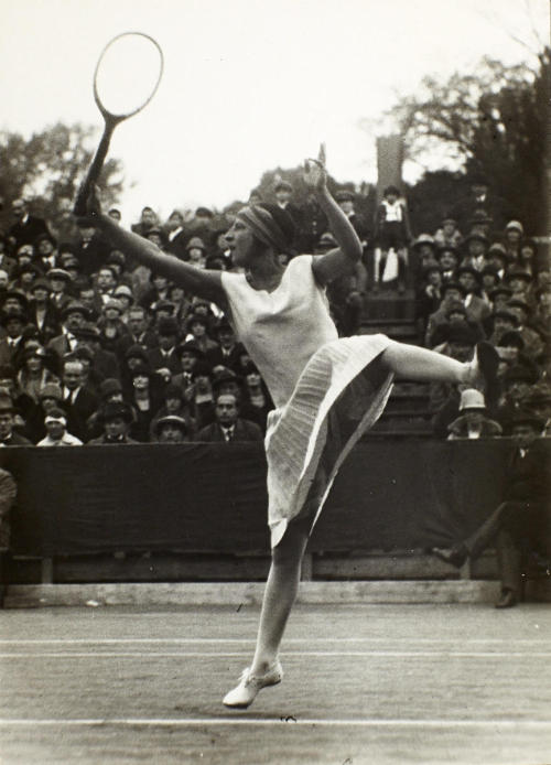 burnedshoes:
“ © Lothar Rübelt, 1925, Suzanne Lenglen, Wiener Park Club, Vienna
» find more photos of famous people here «
”